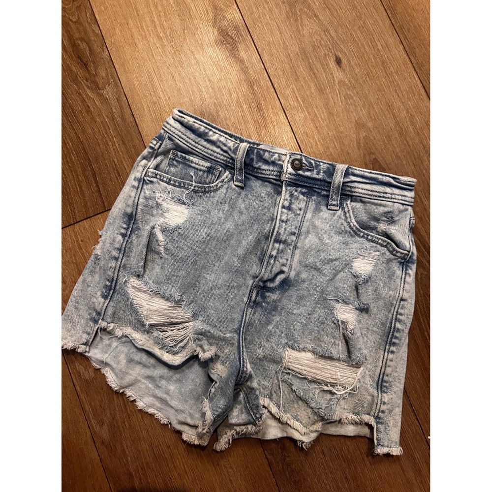 Hollister Curvy Ultra High-Rise Mom Shorts Light Wash Distressed Button Fly 3 26